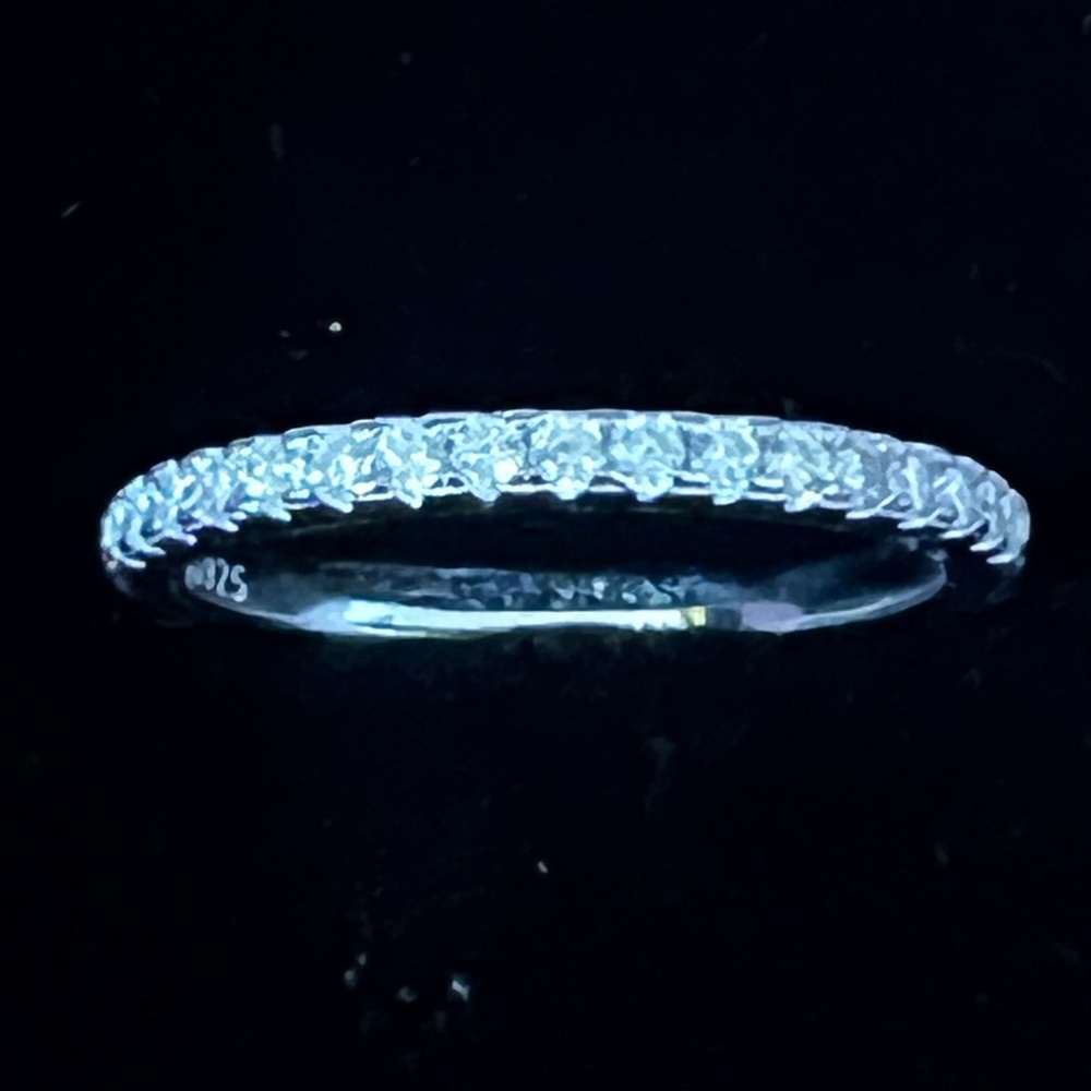 NiB - 1.45Ct. Moissanite Stone in an Elegant Silver Band